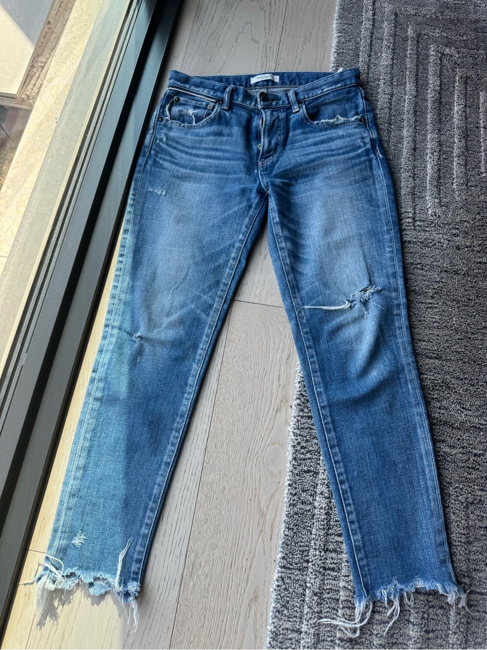 Moussy vintage Medium Blue Distressed Ankle Jeans 26